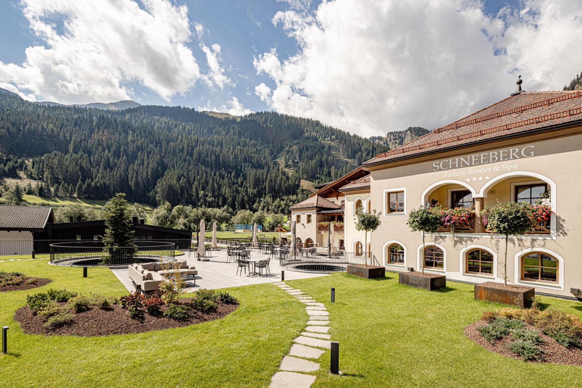 Hotel Schneeberg Family Spa Resort Ridnaun Exteriör bild
