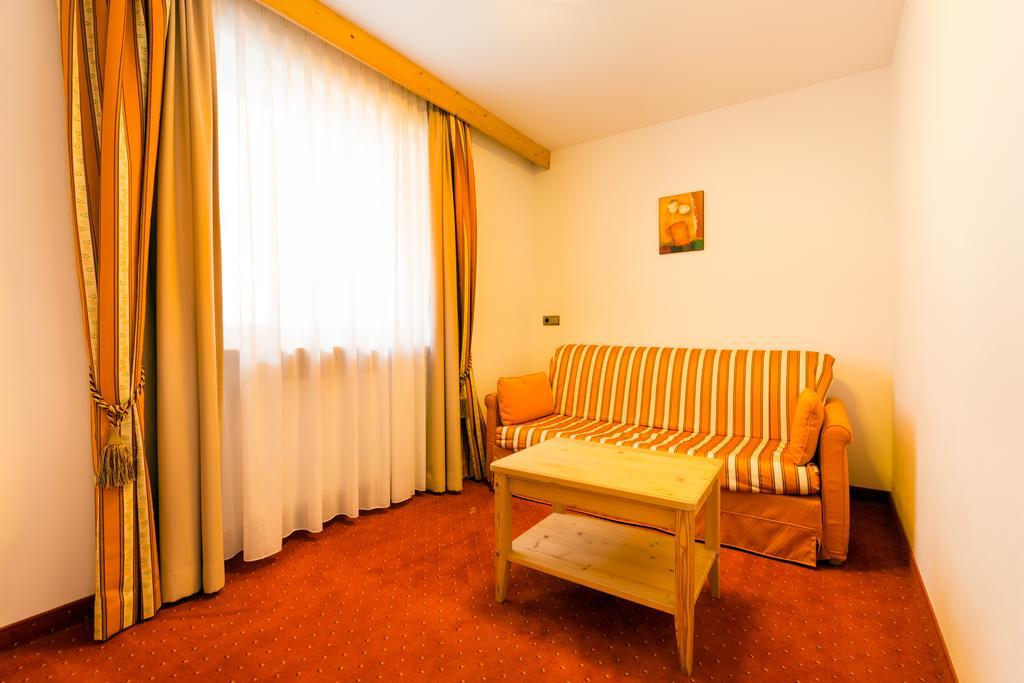 Hotel Schneeberg Family Spa Resort Ridnaun Rum bild