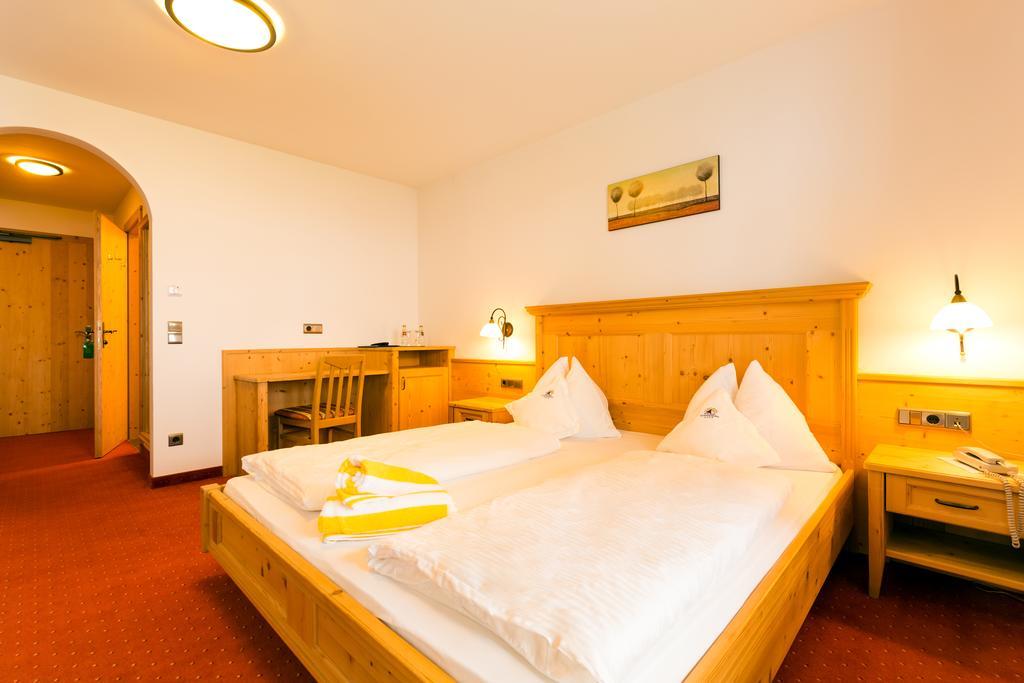 Hotel Schneeberg Family Spa Resort Ridnaun Rum bild