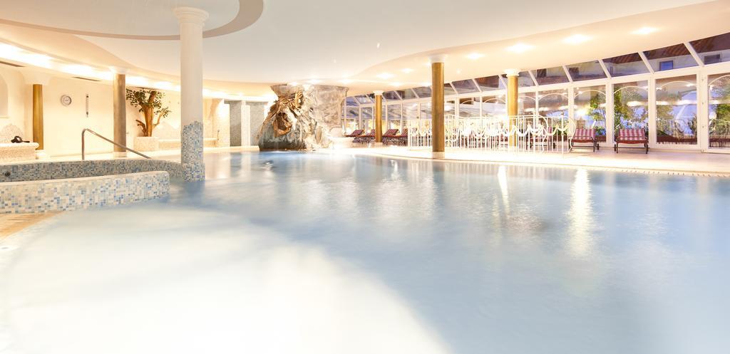 Hotel Schneeberg Family Spa Resort Ridnaun Exteriör bild