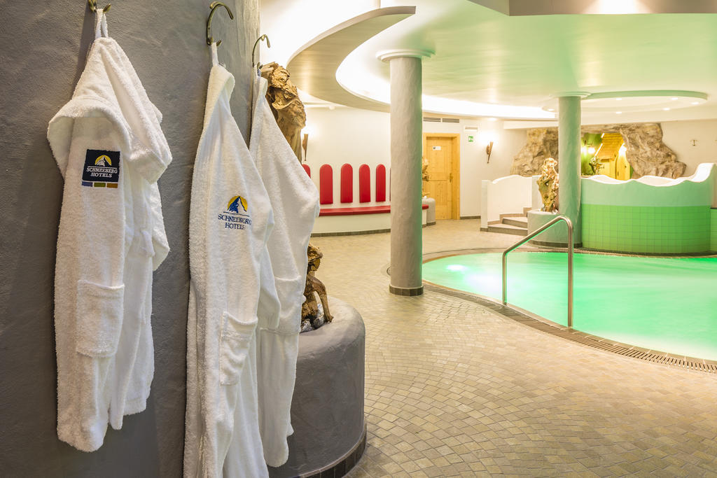 Hotel Schneeberg Family Spa Resort Ridnaun Exteriör bild