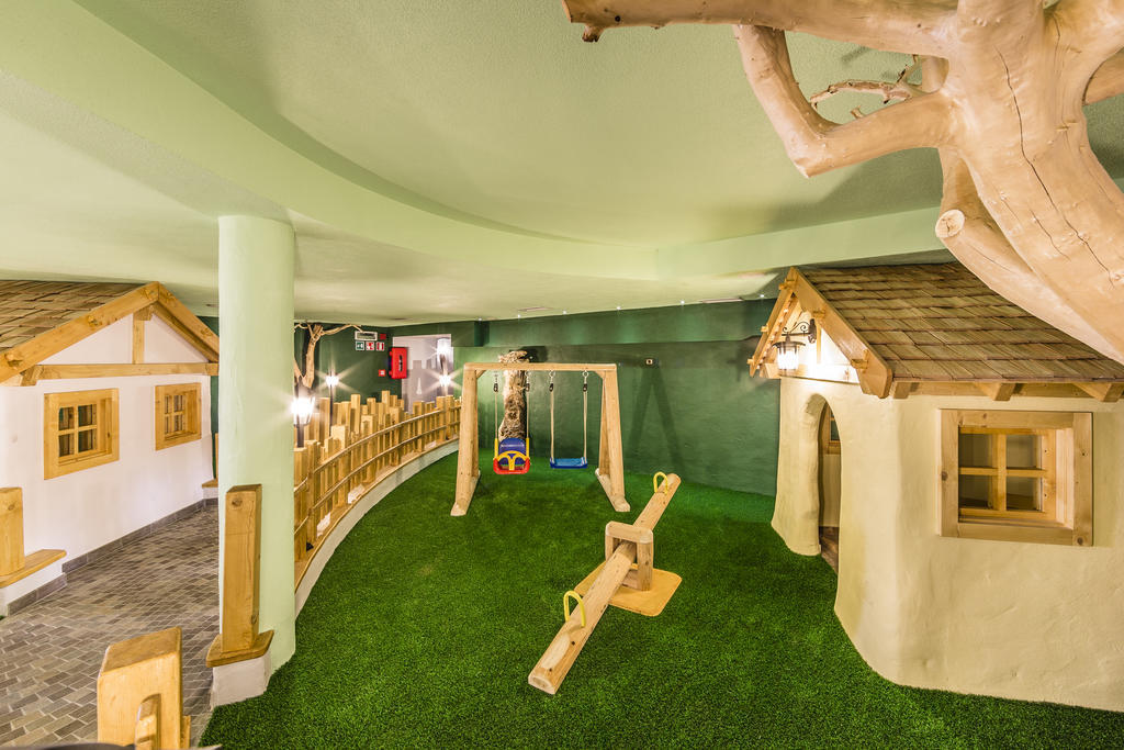 Hotel Schneeberg Family Spa Resort Ridnaun Exteriör bild
