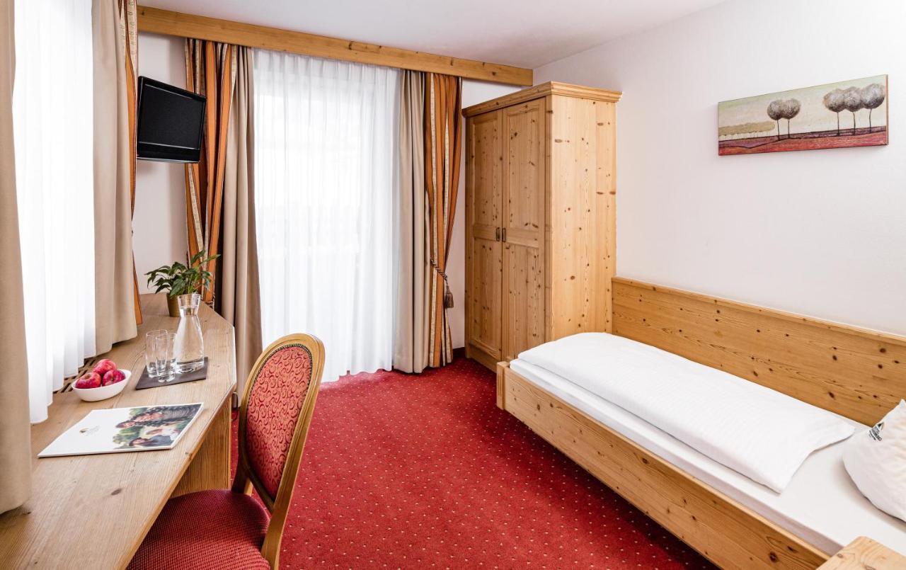 Hotel Schneeberg Family Spa Resort Ridnaun Exteriör bild
